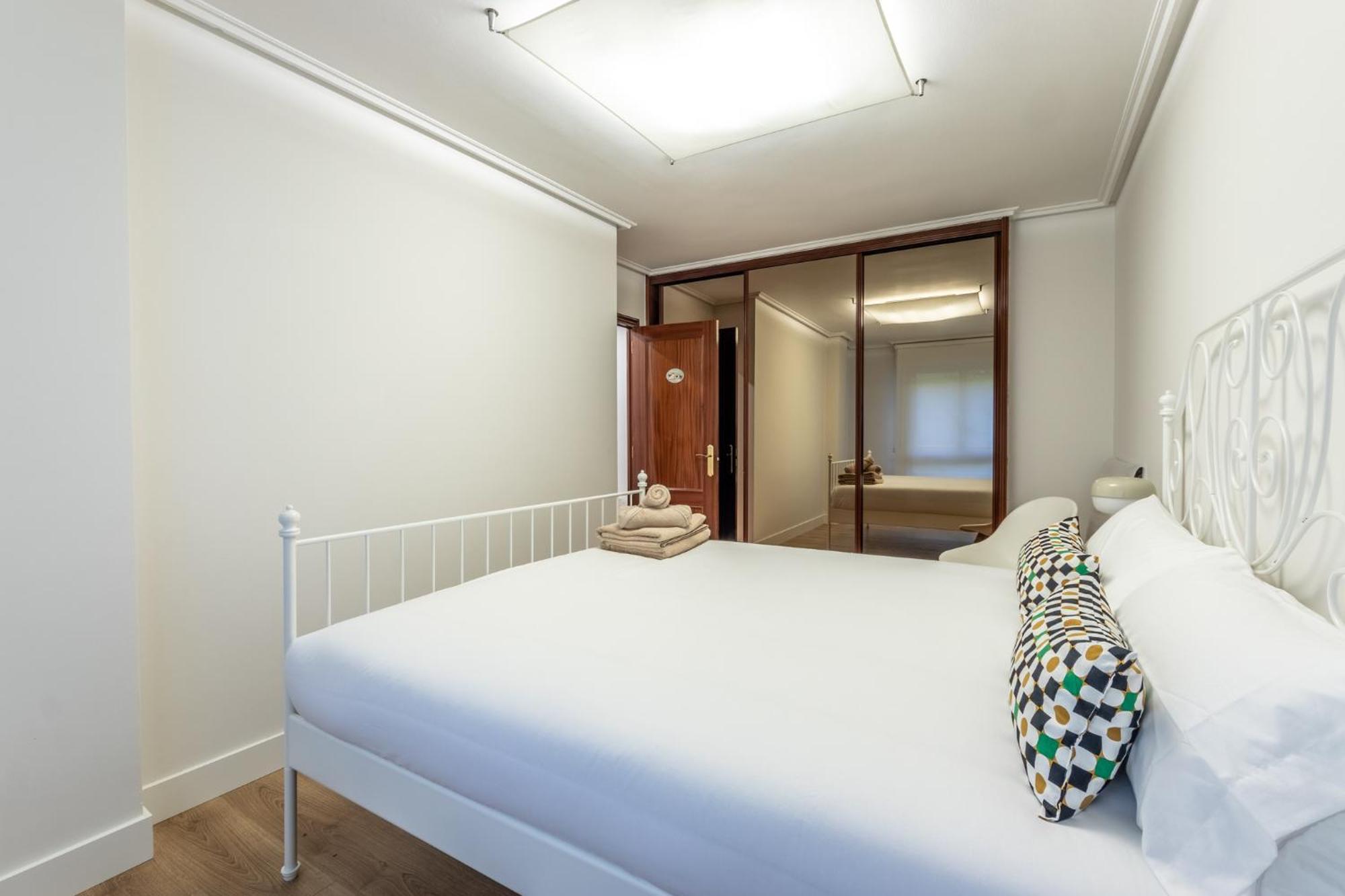 Eguzkilore Txokoa Y Parking Free Bilbao Exterior photo